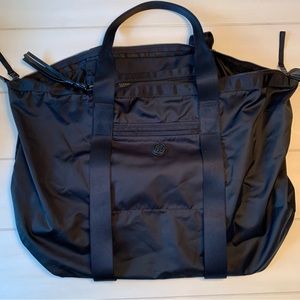 🍋 lululemon zippered tote bag